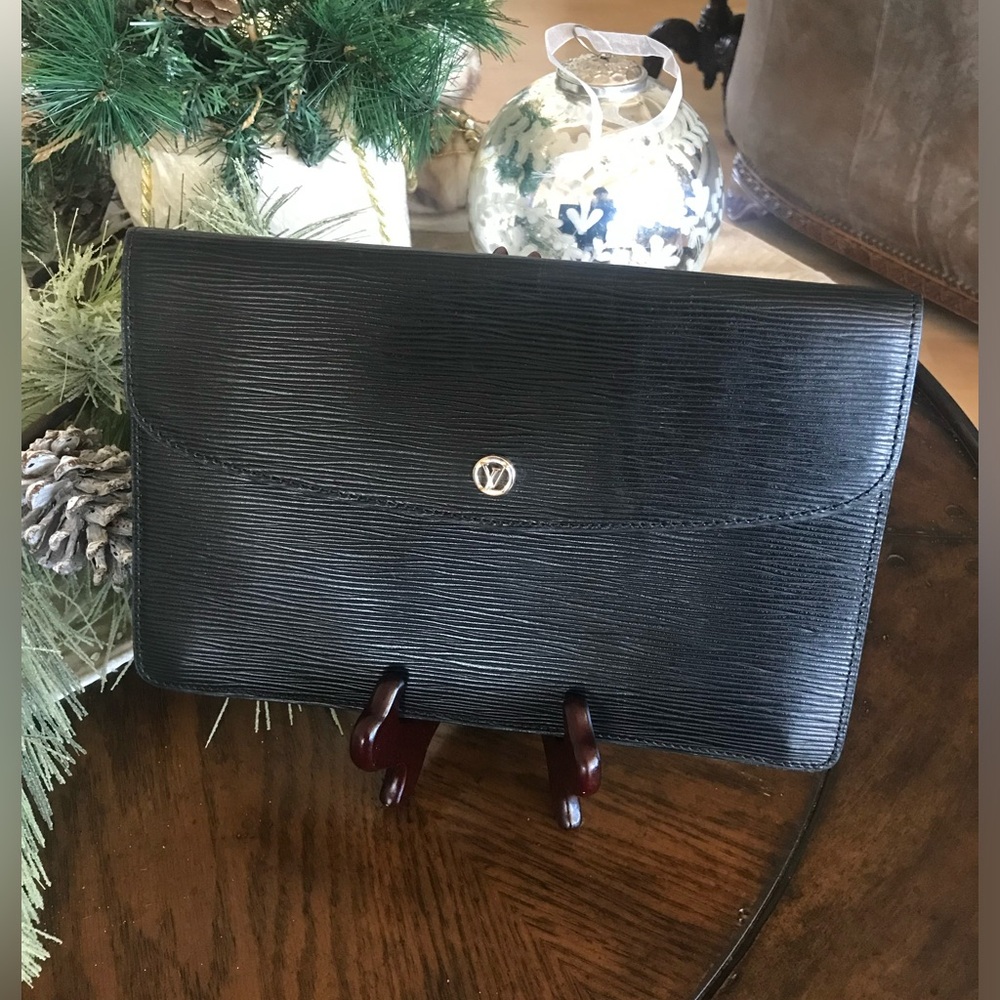 Beautiful Louis Vuitton Vintage Black Epi Montaigne 27 Clutch